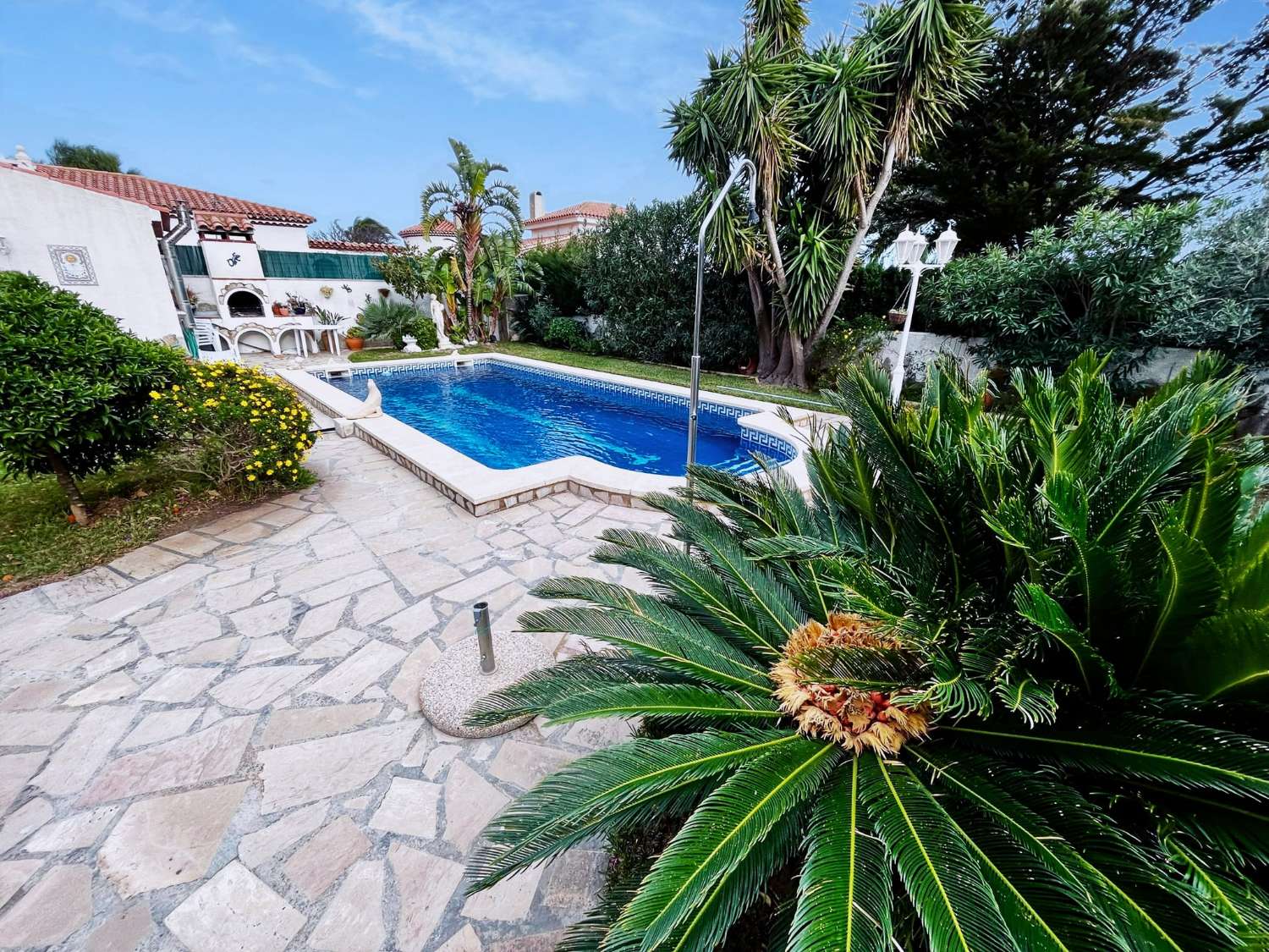 09 Christel -Típica villa con piscina privada en el centro de Miami Platja!