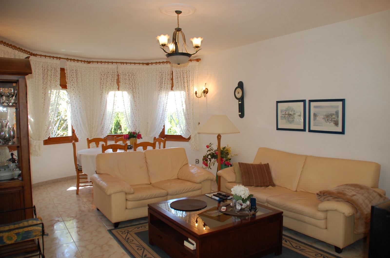 09 Christel -Típica villa con piscina privada en el centro de Miami Platja!