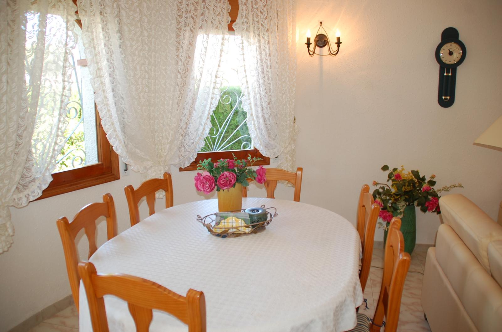 09 Christel -Típica villa con piscina privada en el centro de Miami Platja!