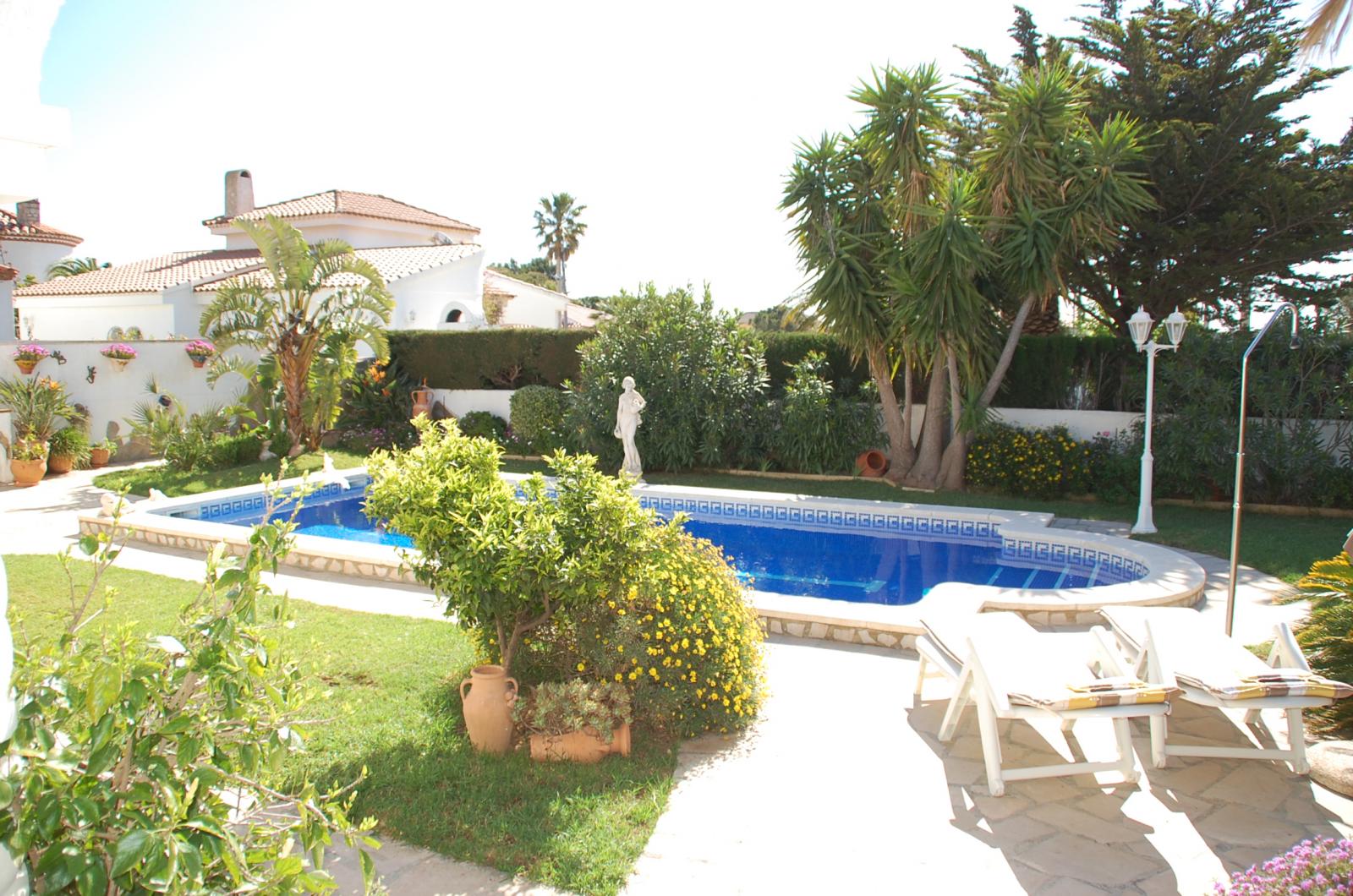09 Christel -Típica villa con piscina privada en el centro de Miami Platja!