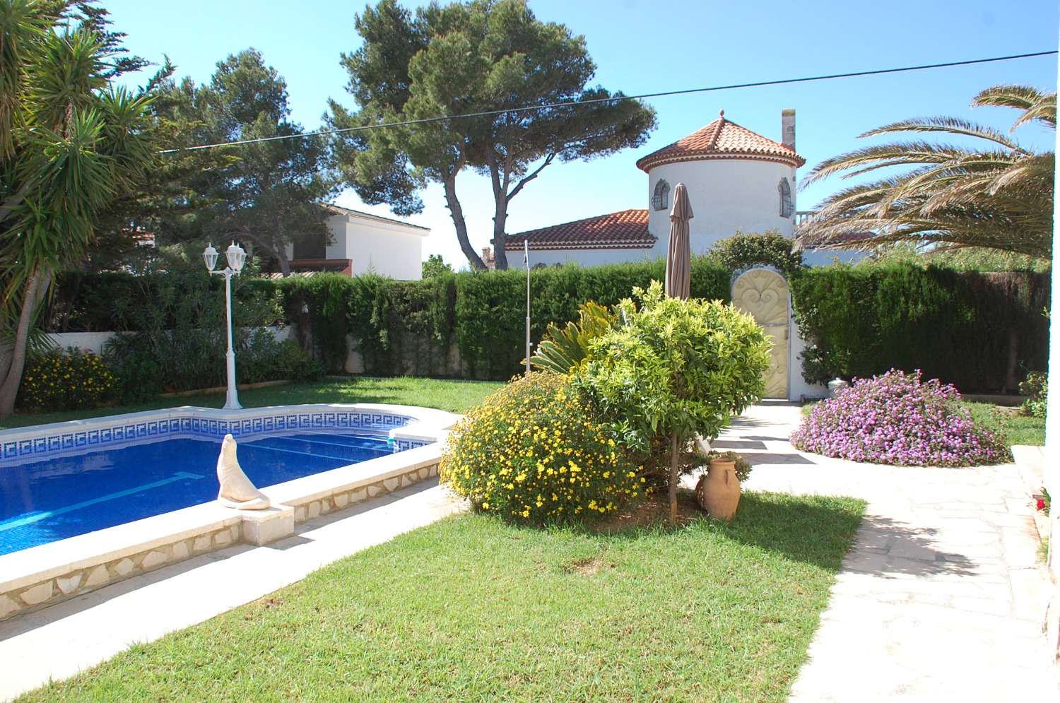 09 Christel -Típica villa con piscina privada en el centro de Miami Platja!