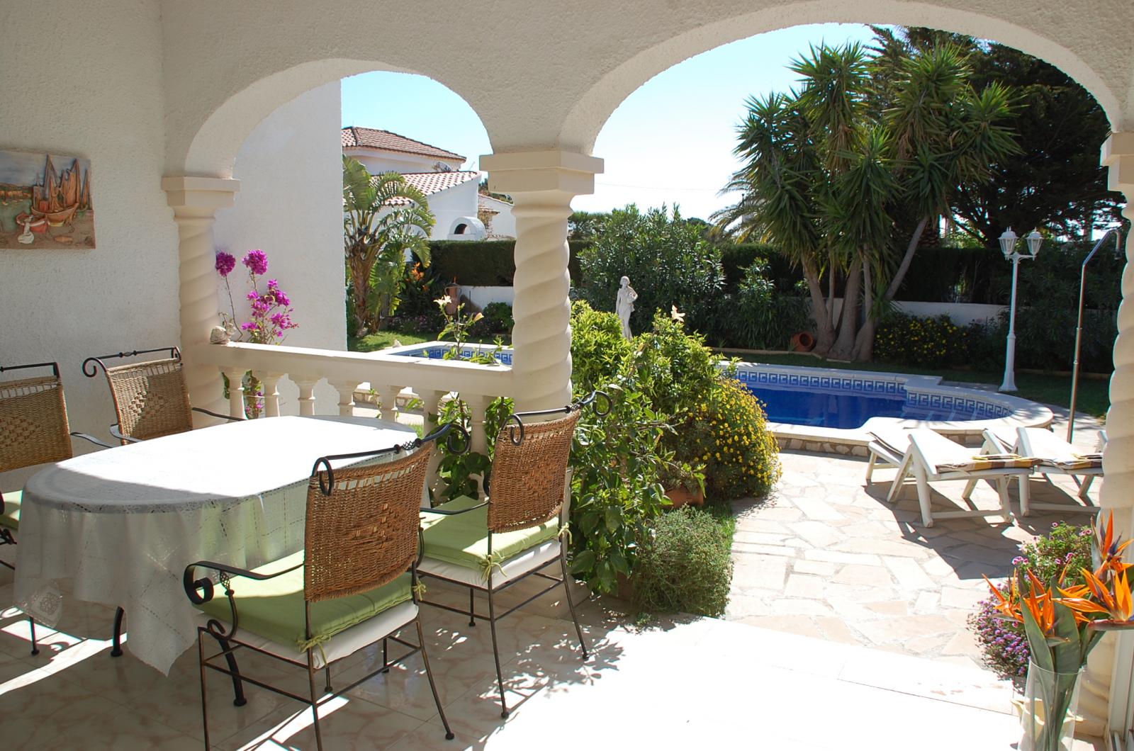09 Christel -Típica villa con piscina privada en el centro de Miami Platja!