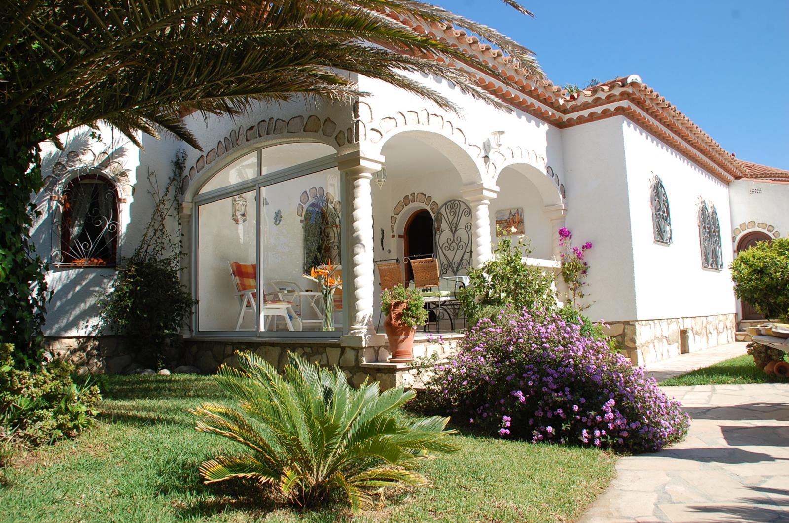 09 Christel -Típica villa con piscina privada en el centro de Miami Platja!