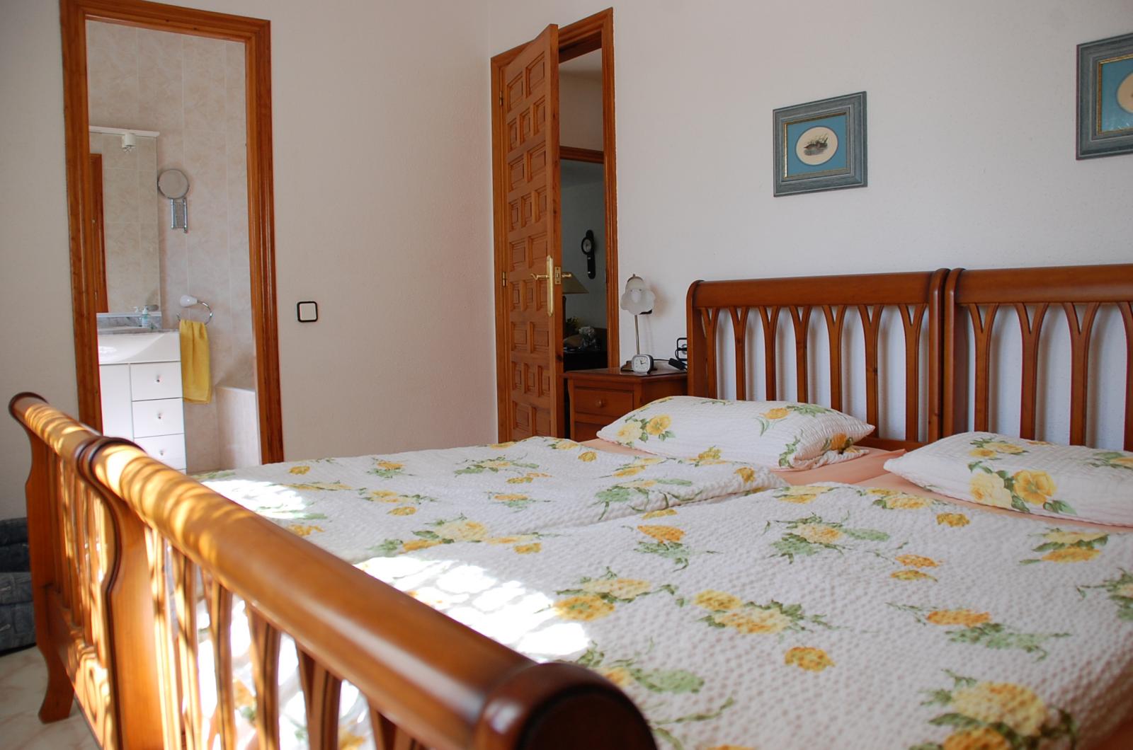 09 Christel -Típica villa con piscina privada en el centro de Miami Platja!