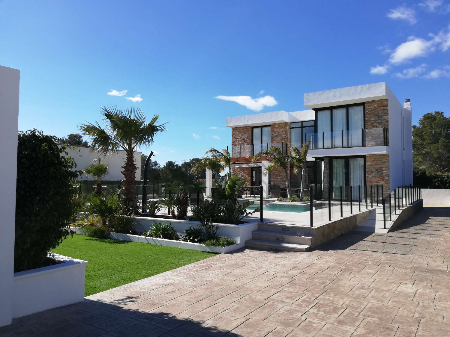 25 Montagut - Impresionante villa de lujo moderna