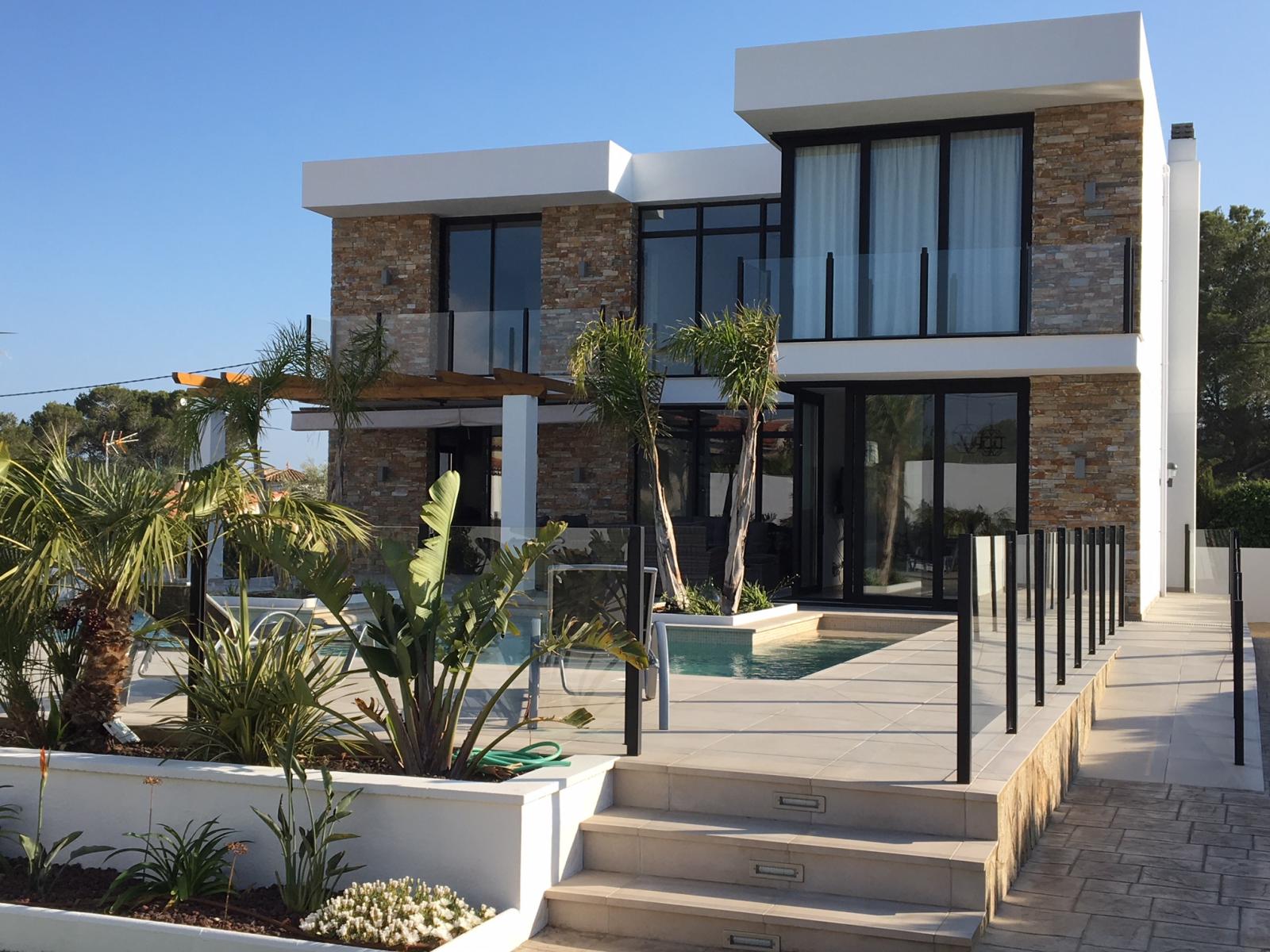 25 Montagut - Impresionante villa de lujo moderna