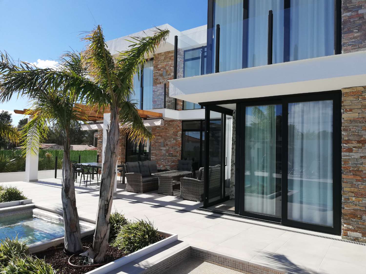 25 Montagut - Impresionante villa de lujo moderna