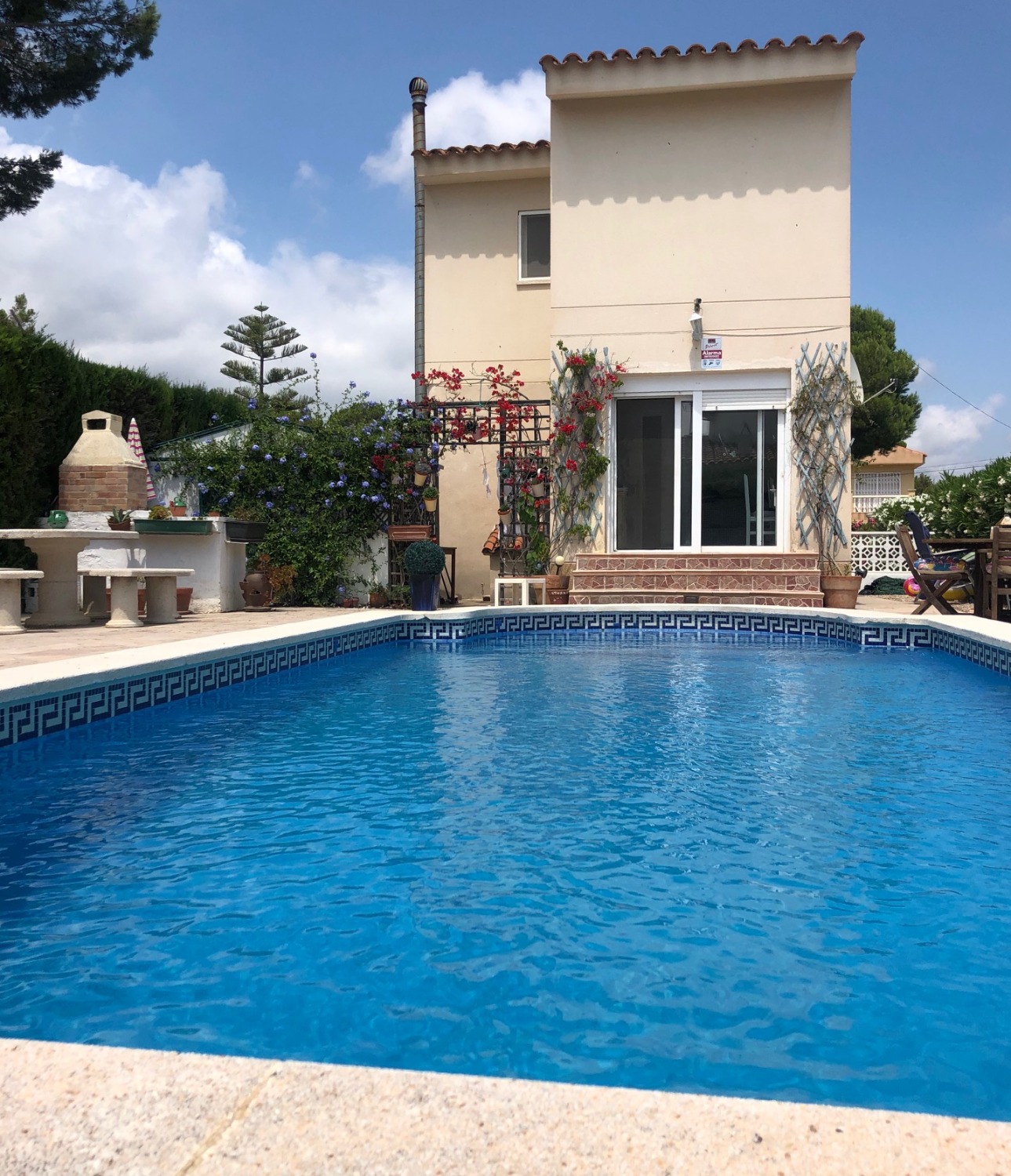 Bonita casa con piscina privada !!