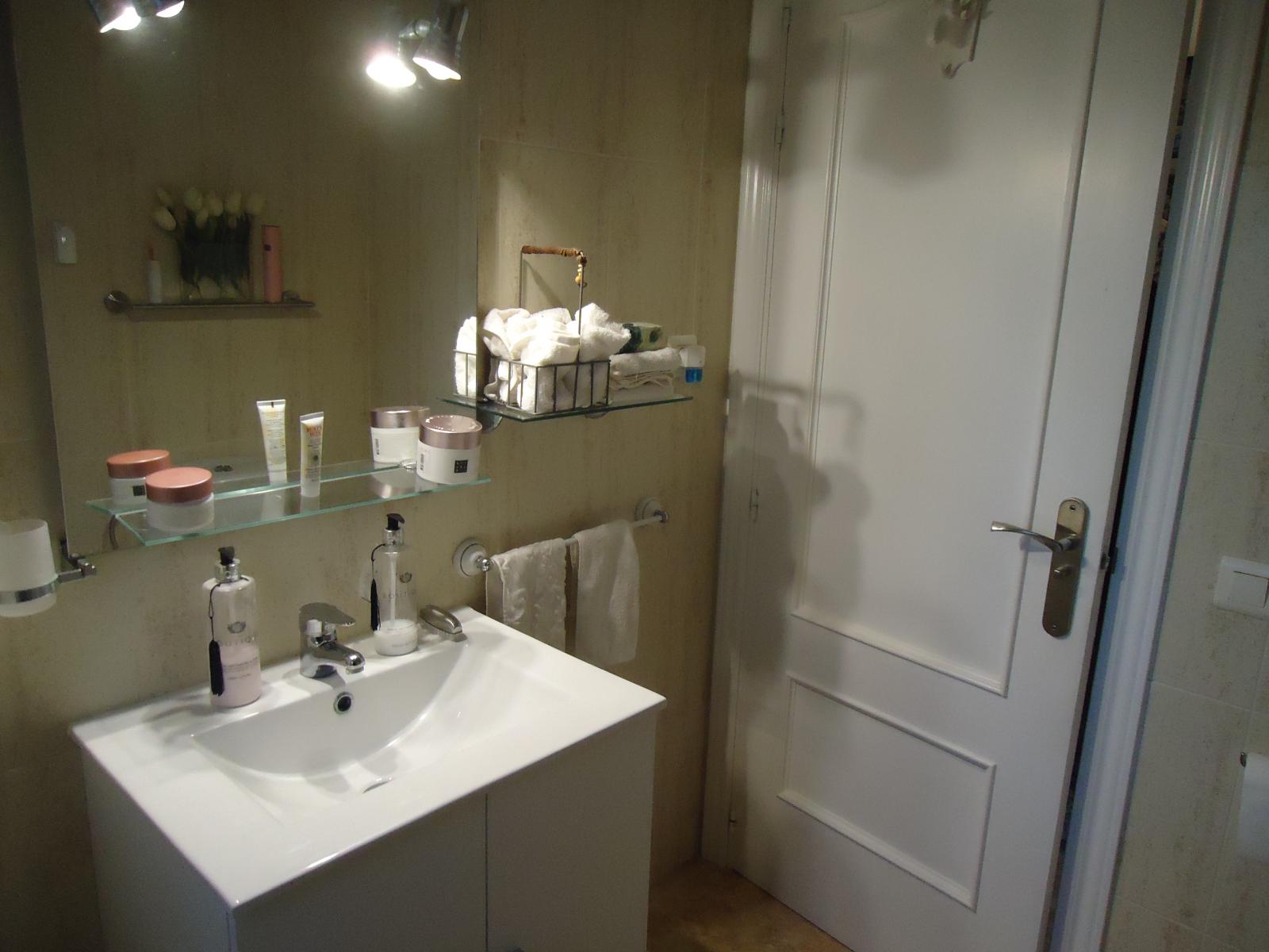 Bonita casa con piscina privada !!