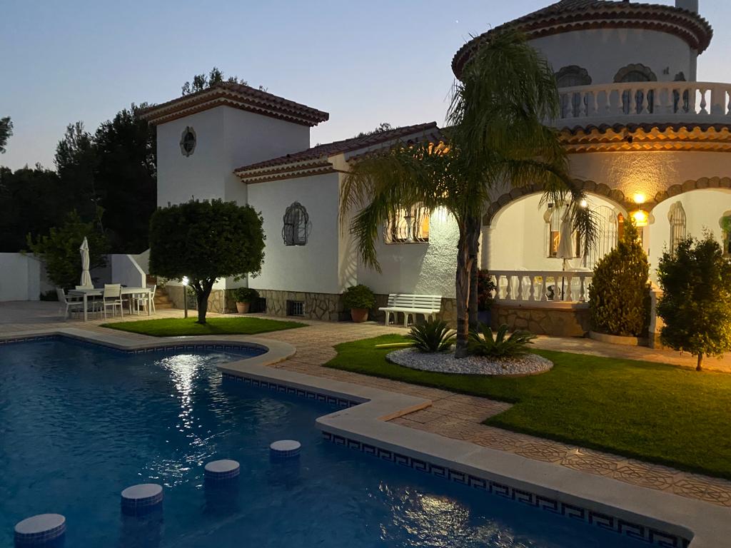 Belle villa avec piscine privée à Miami platja !