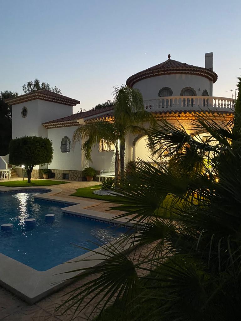 Belle villa avec piscine privée à Miami platja !