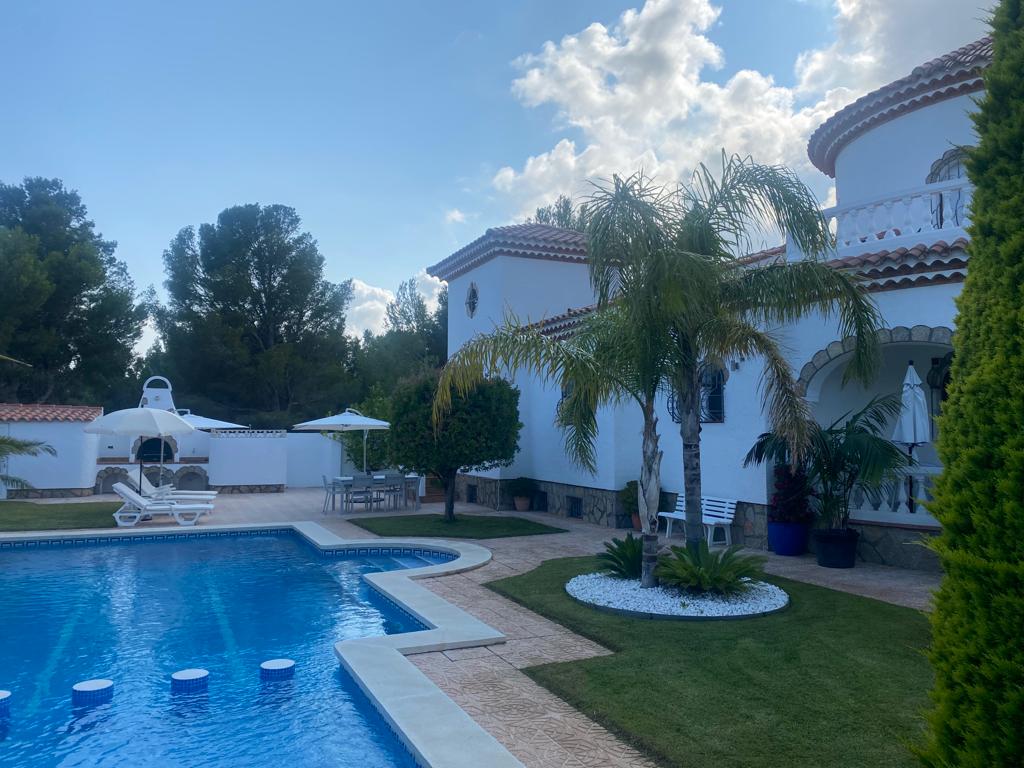 Hermosa villa con piscina privada en Miami platja !