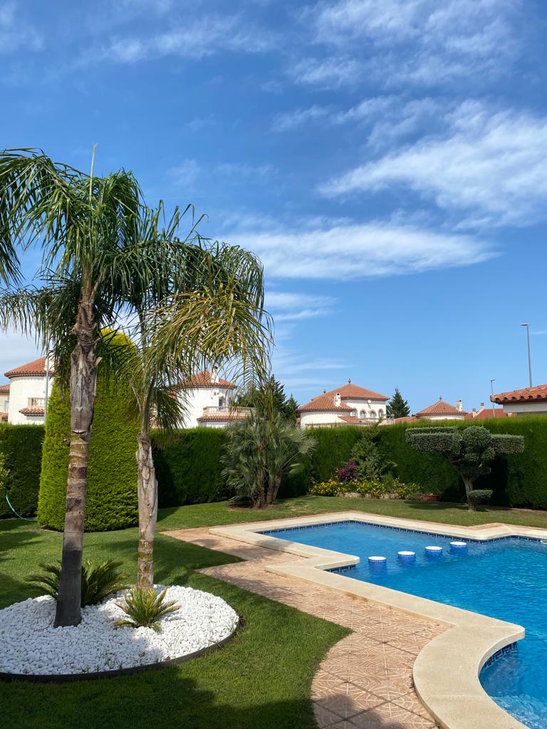 Beautiful villa with private pool in Miami platja !