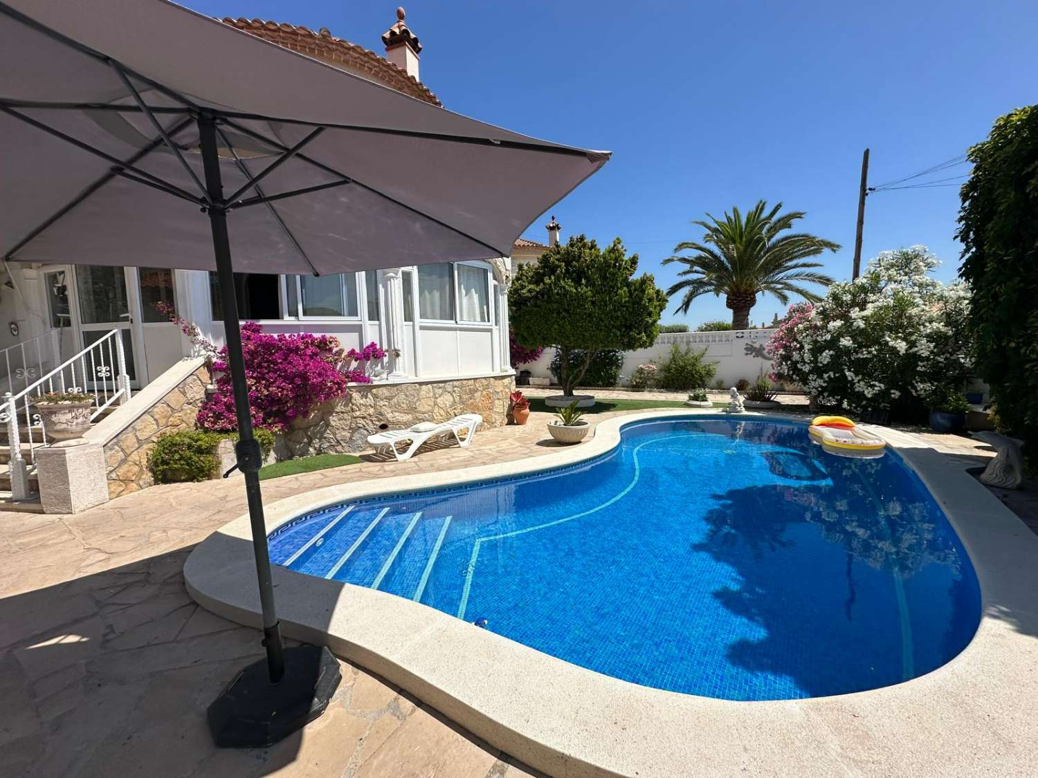 Encantadora vila amb piscina privada a Miami Platja!