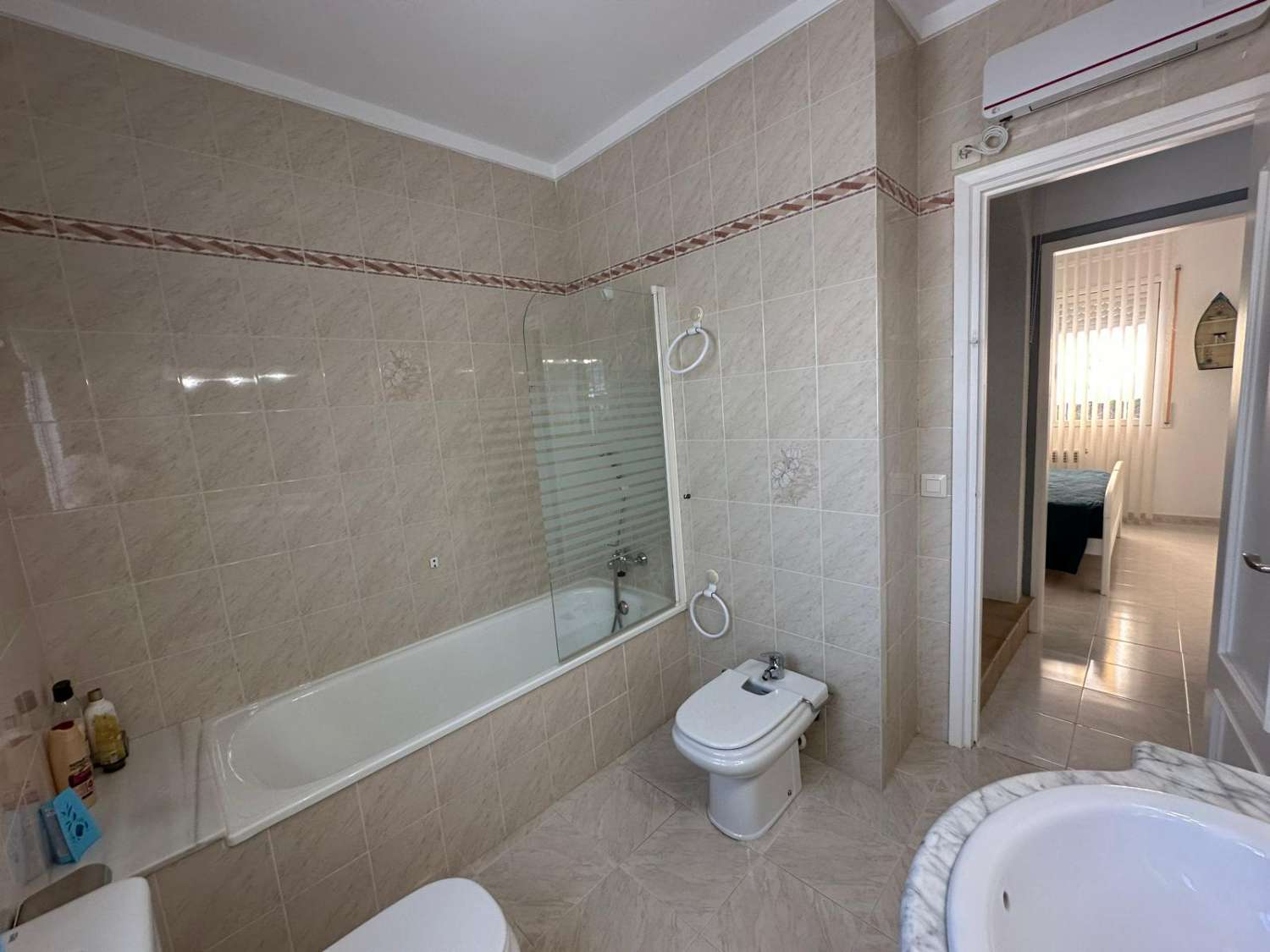 Encantadora vila amb piscina privada a Miami Platja!