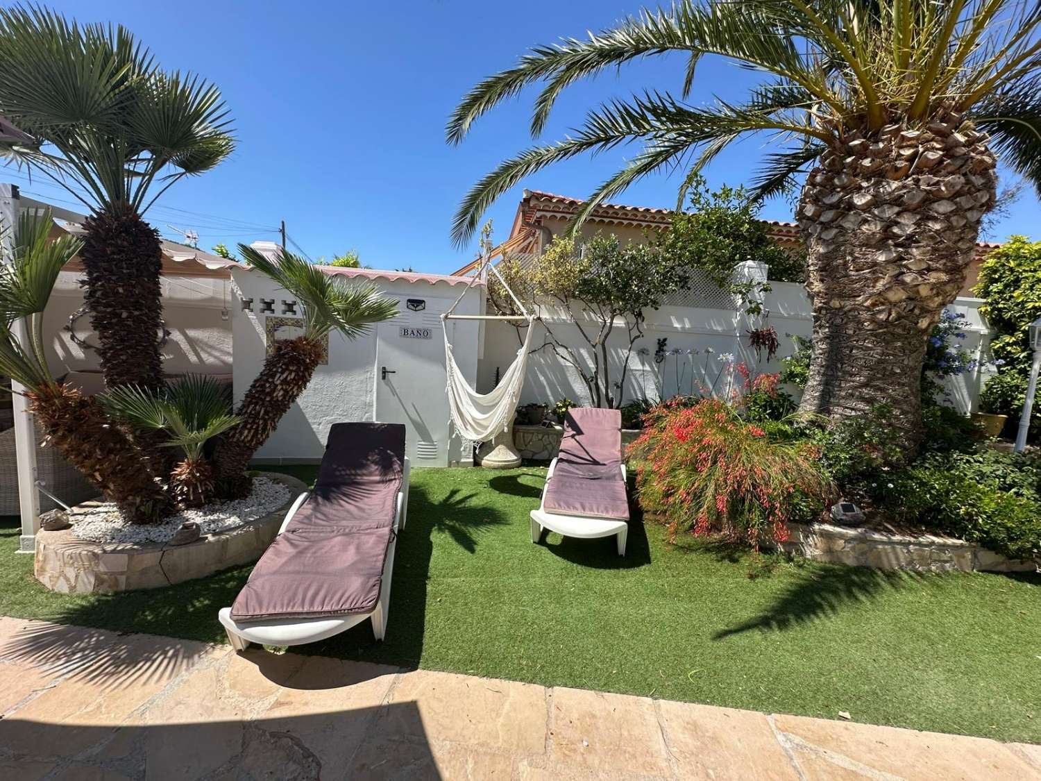 Encantadora vila amb piscina privada a Miami Platja!