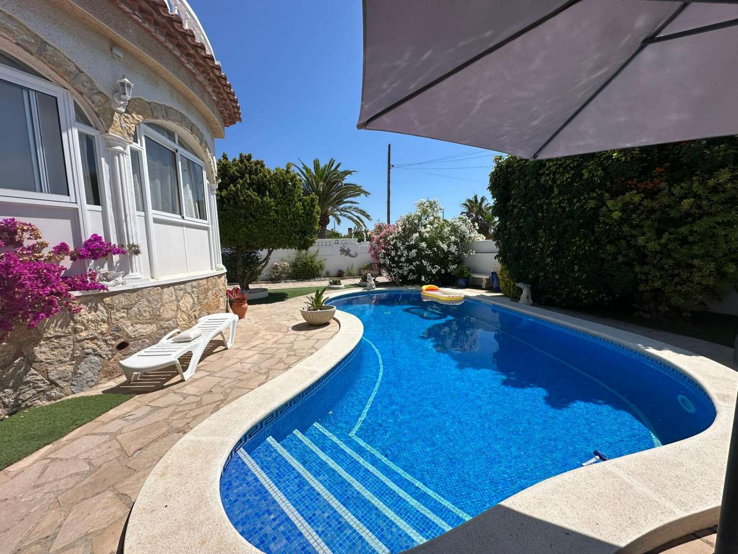 Encantadora vila amb piscina privada a Miami Platja!