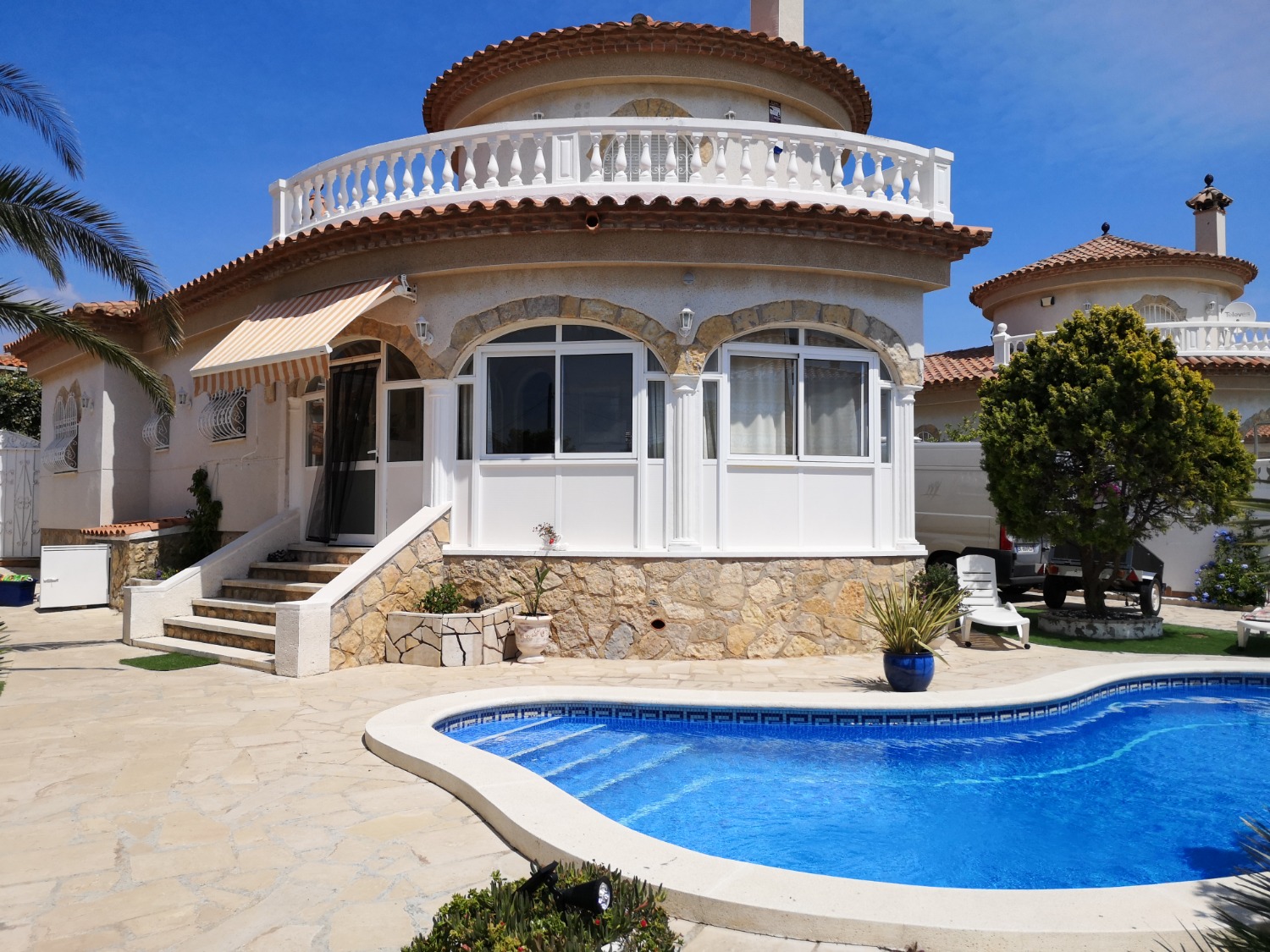 Charming villa with private pool in Miami Platja!