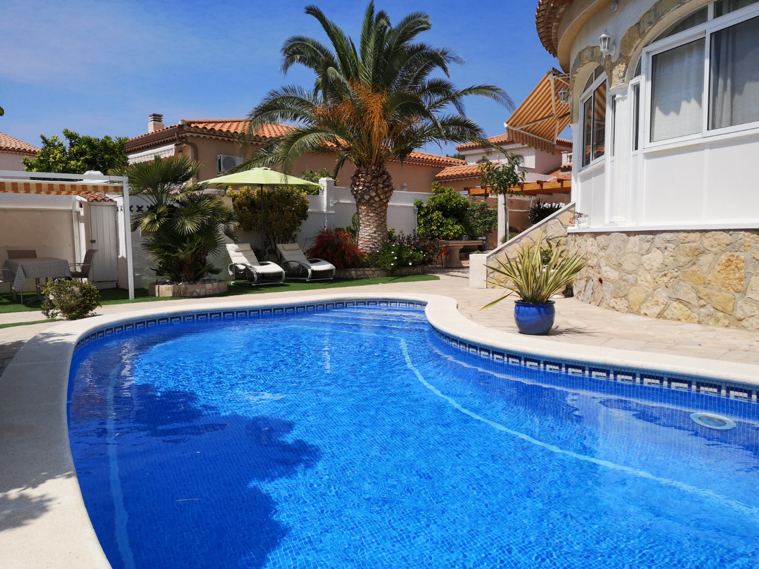 Encantadora villa con piscina privada en Miami Platja!