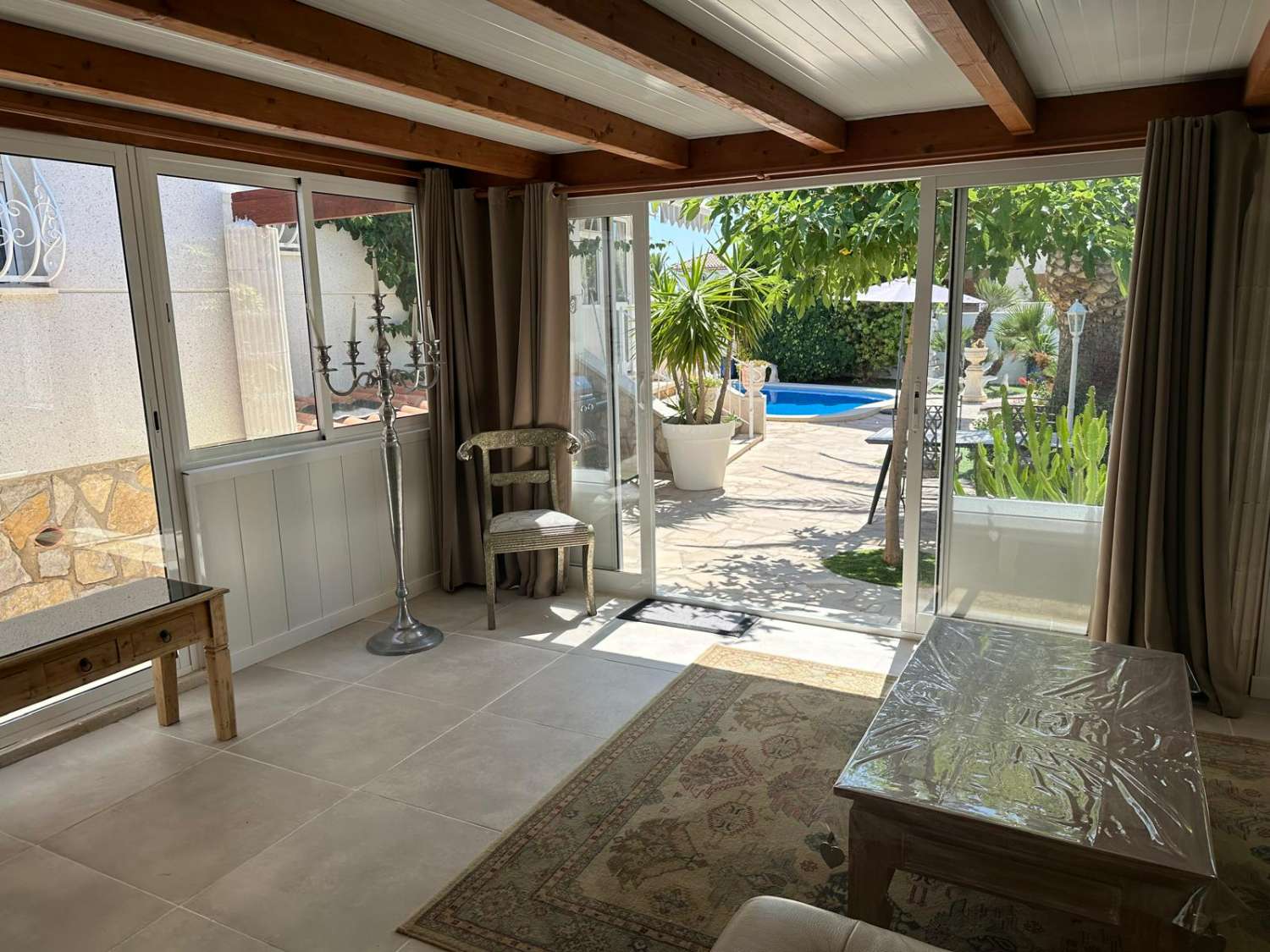 Encantadora vila amb piscina privada a Miami Platja!
