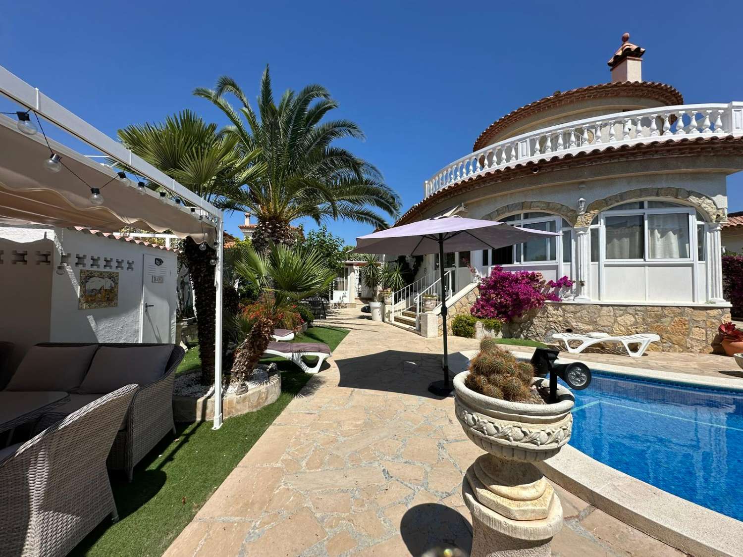 Encantadora vila amb piscina privada a Miami Platja!