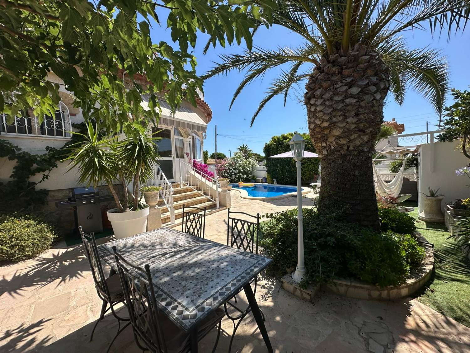 Encantadora vila amb piscina privada a Miami Platja!