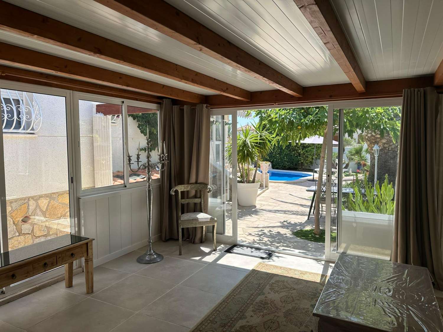 Encantadora vila amb piscina privada a Miami Platja!