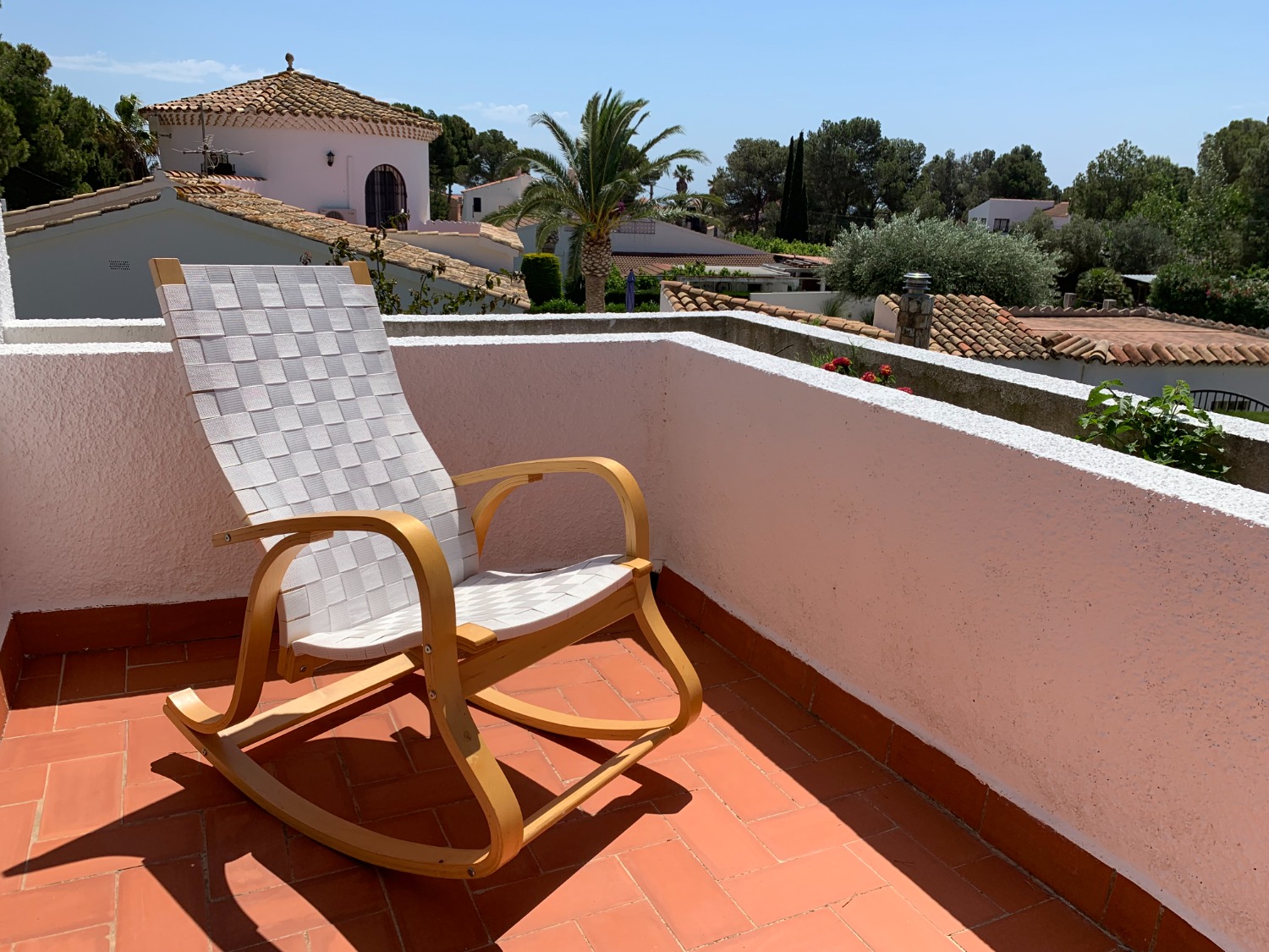 Charming house with private pool a few meters from the sea!