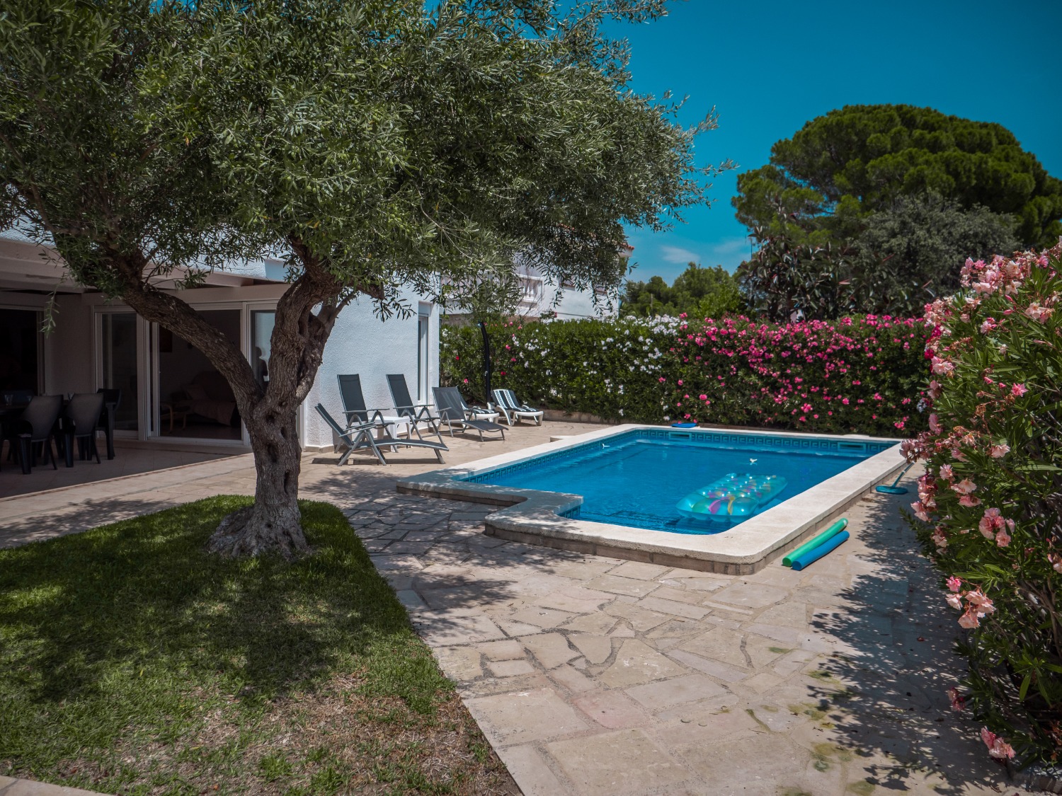 Villa avec piscine privée à Calafat !