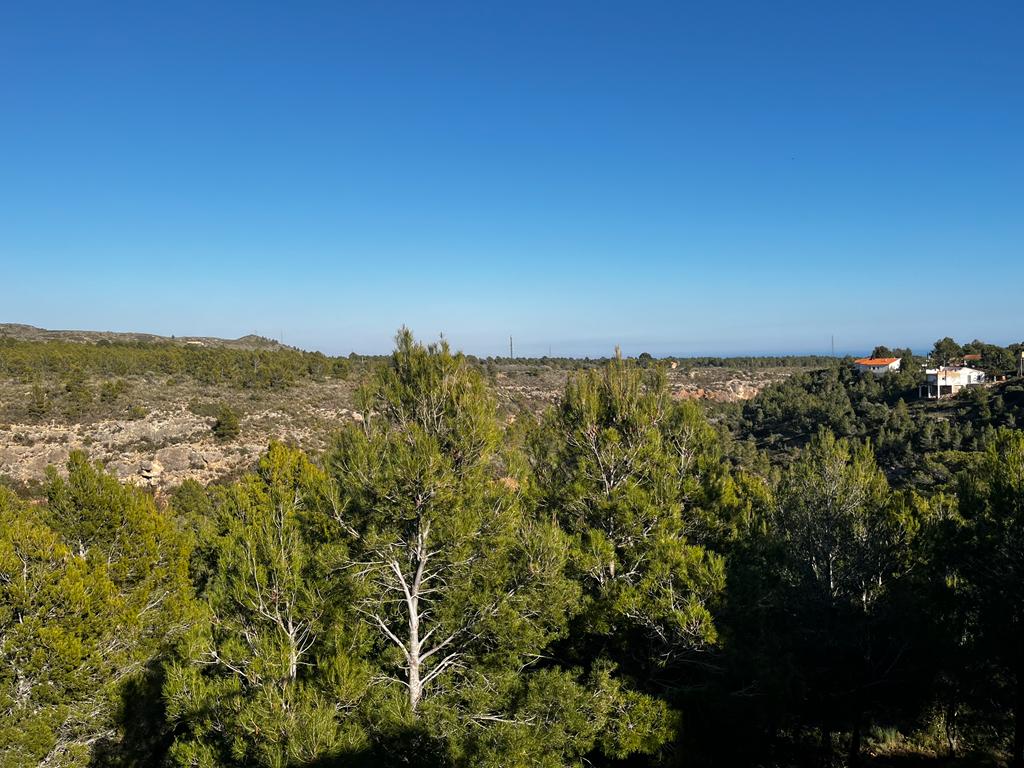 Preciosa casa con impresionantes vistas a la montaña y al mar en Planes Del Rey!