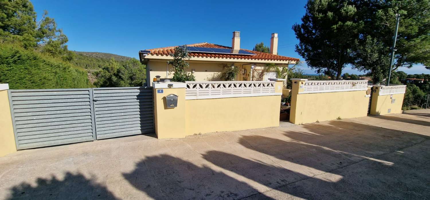 Beautiful house with stunning mountain and sea views in Planes Del Rey!