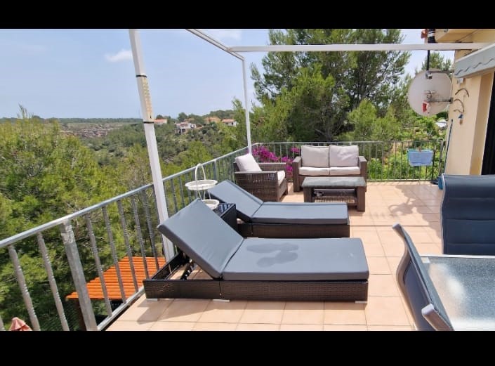 Preciosa casa con impresionantes vistas a la montaña y al mar en Planes Del Rey!