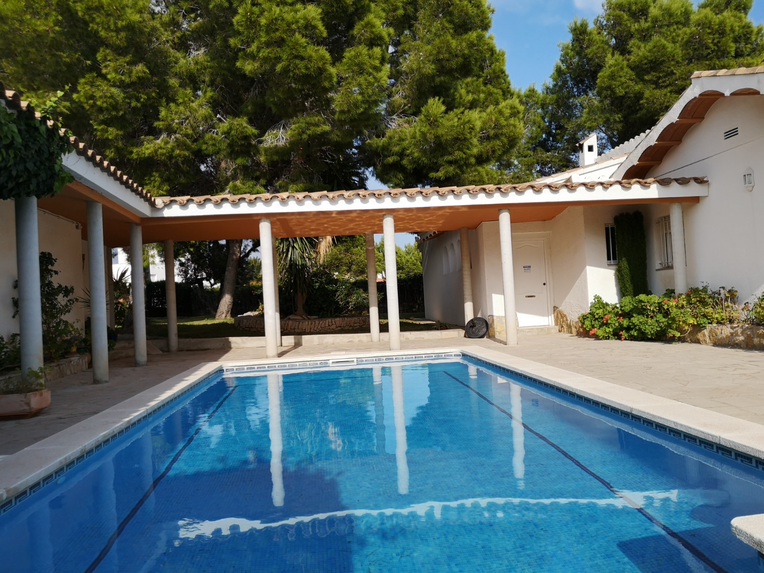 Grande propriété composée de 2 maisons avec une piscine privée