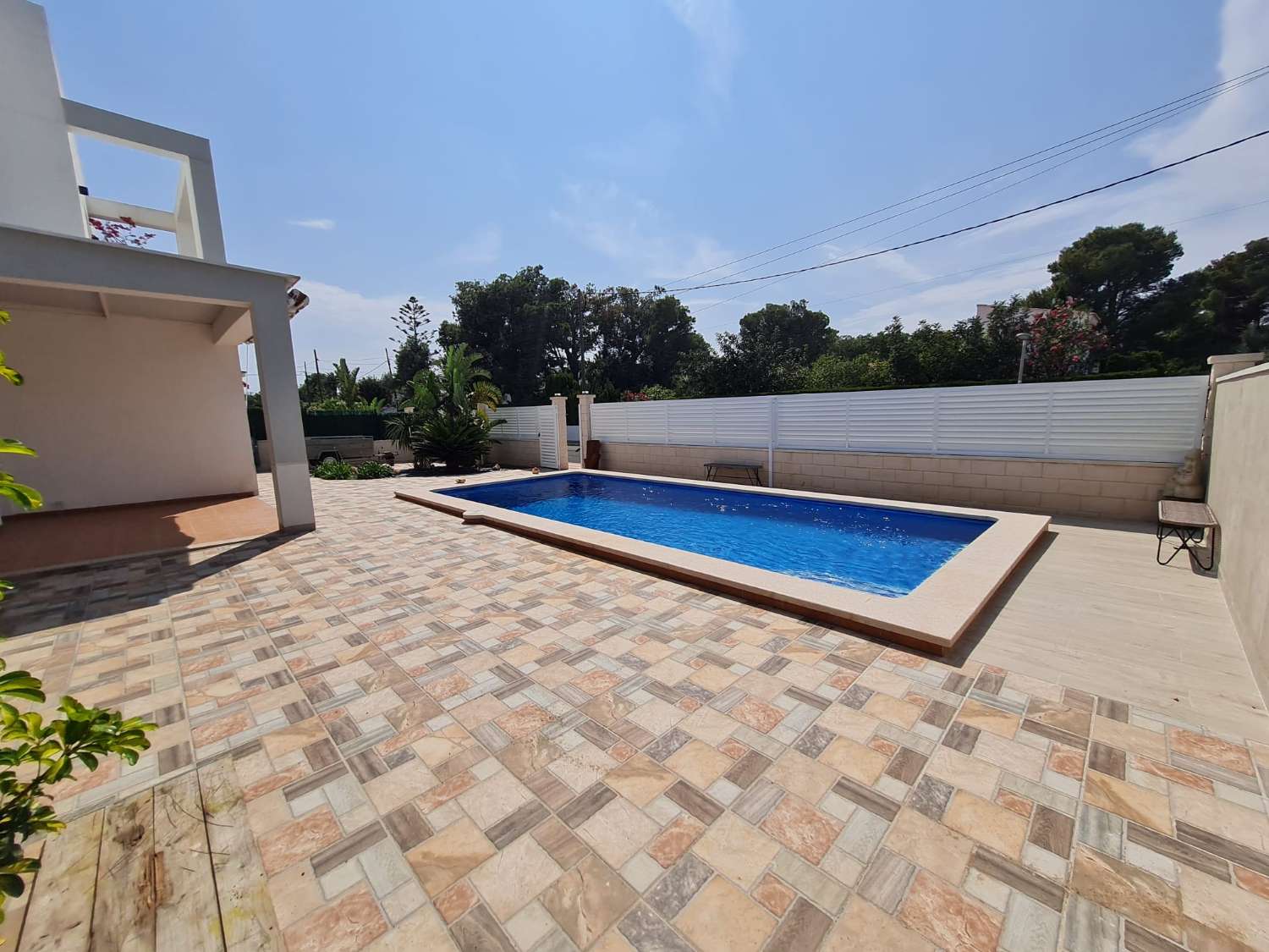 Charming modern VILLA a few meters from the coves!