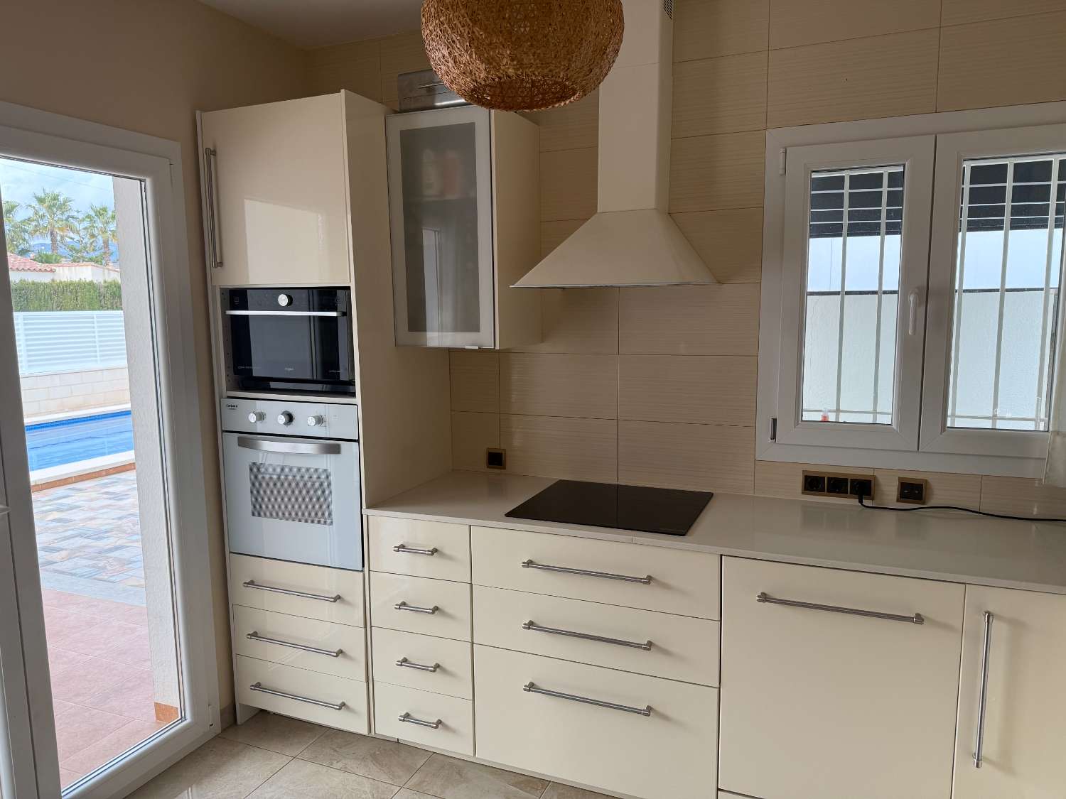 Encantadora VILA moderna a pocs metres de les cales!