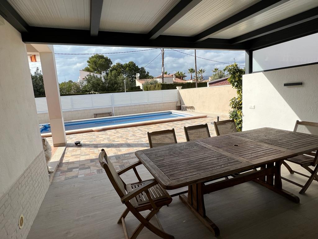 Charming modern VILLA a few meters from the coves!