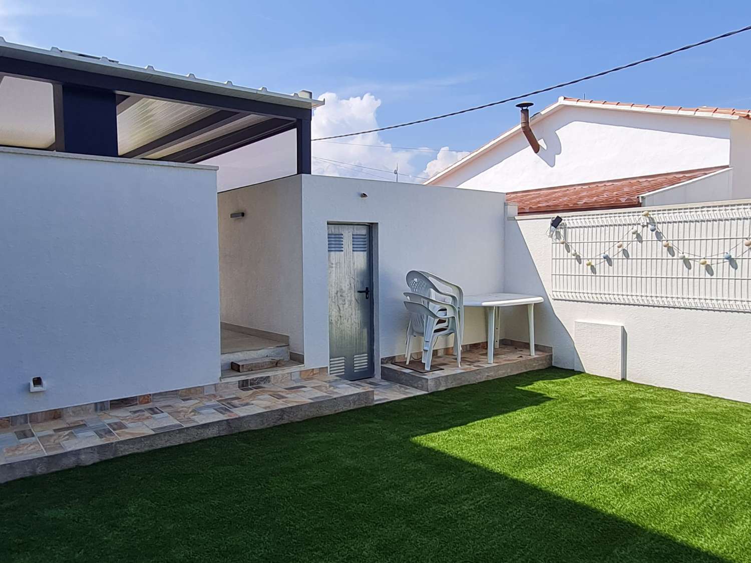 Charming modern VILLA a few meters from the coves!