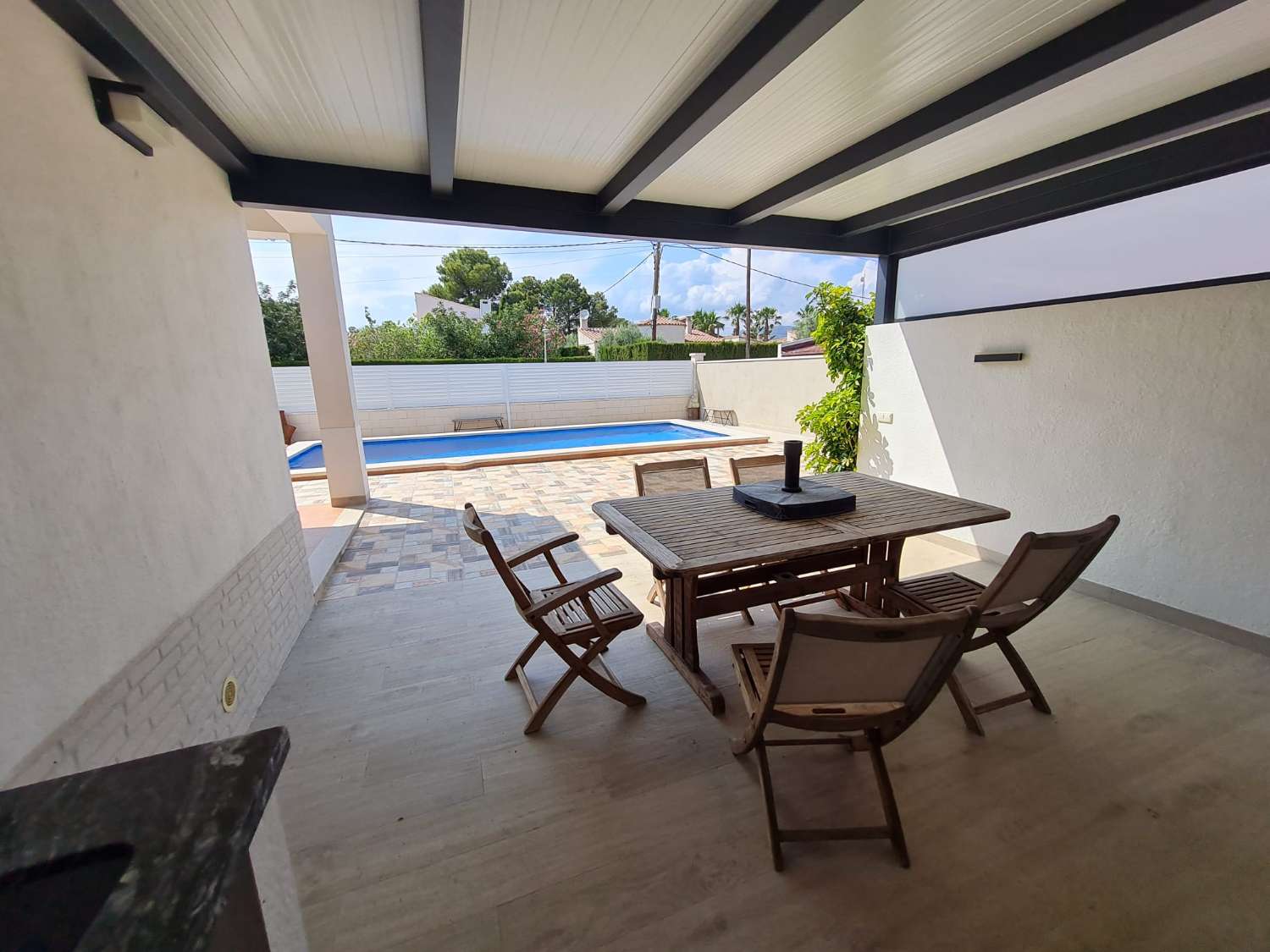 Charming modern VILLA a few meters from the coves!