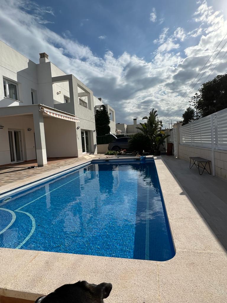 Charming modern VILLA a few meters from the coves!