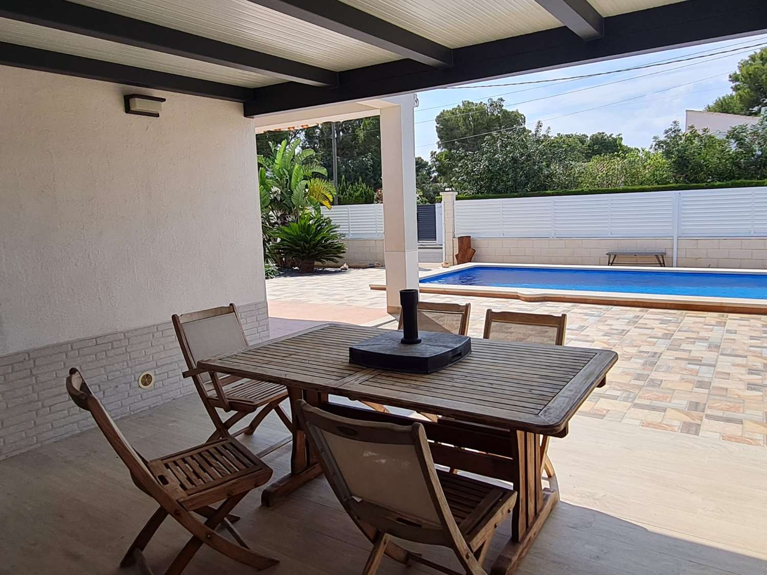 Charming modern VILLA a few meters from the coves!
