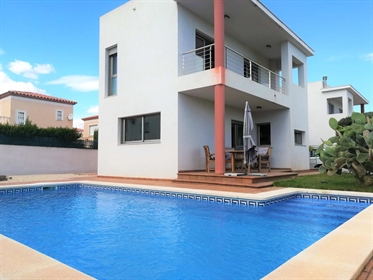 Hermosa villa moderna con piscina privada!!