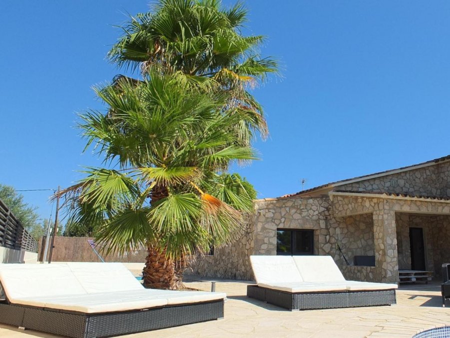 Preciosa casa amb piscina privada i gran jardí a la urbanització Las Tras Calas!