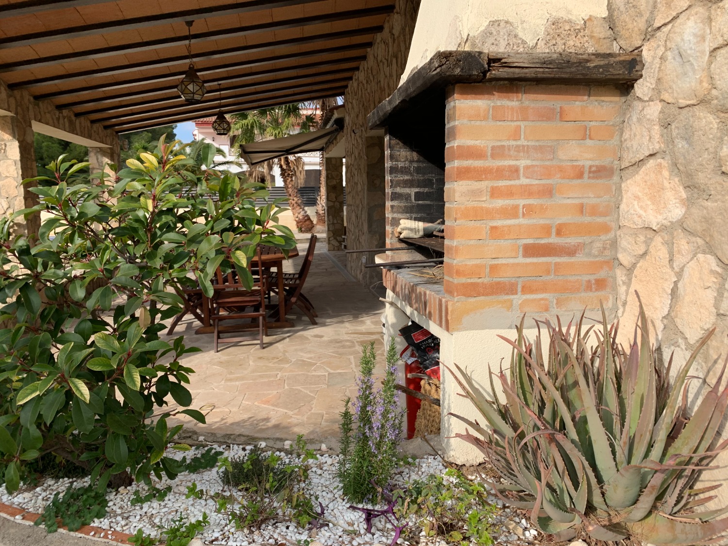 Preciosa casa con piscina privada y amplio jardín en la urbanización Las Tras Calas!