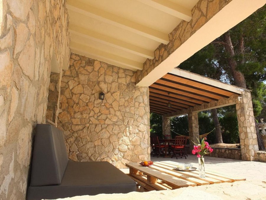 Beautiful house with private pool and large garden in the urbanization Las Tras Calas!